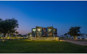 Casa Concreto- 5-Bedroom Luxury Villa With All Weather Pool